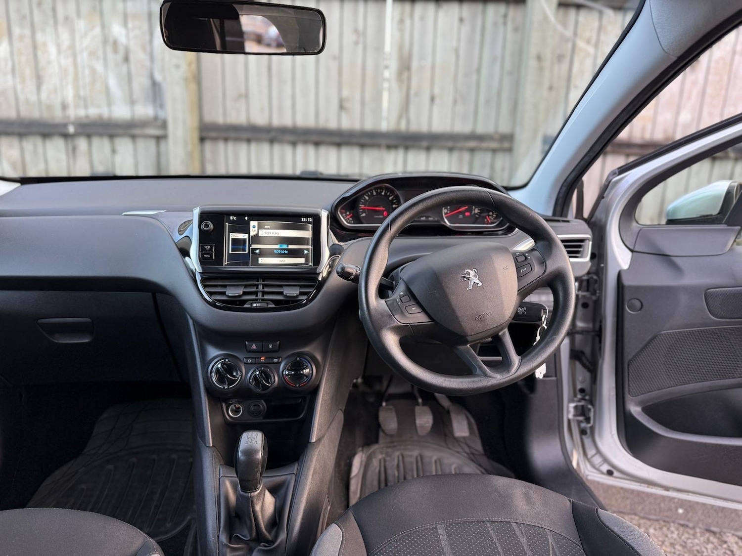 Used Peugeot 208 2014 for sale - 77163988: Photo 11