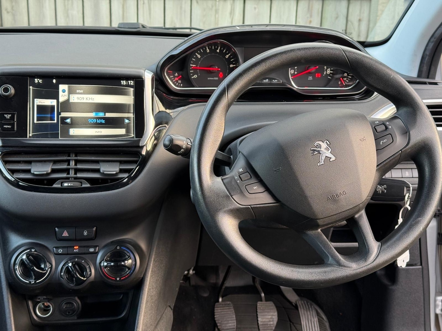 Used Peugeot 208 2014 for sale - 77163988: Photo 12