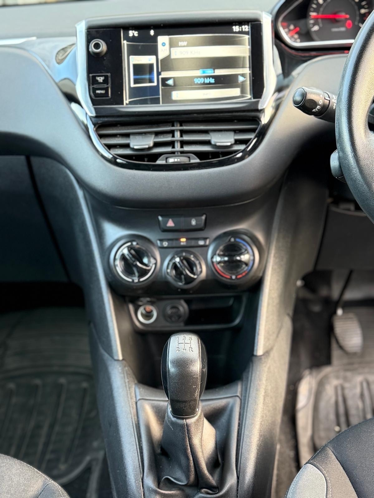 Used Peugeot 208 2014 for sale - 77163988: Photo 16