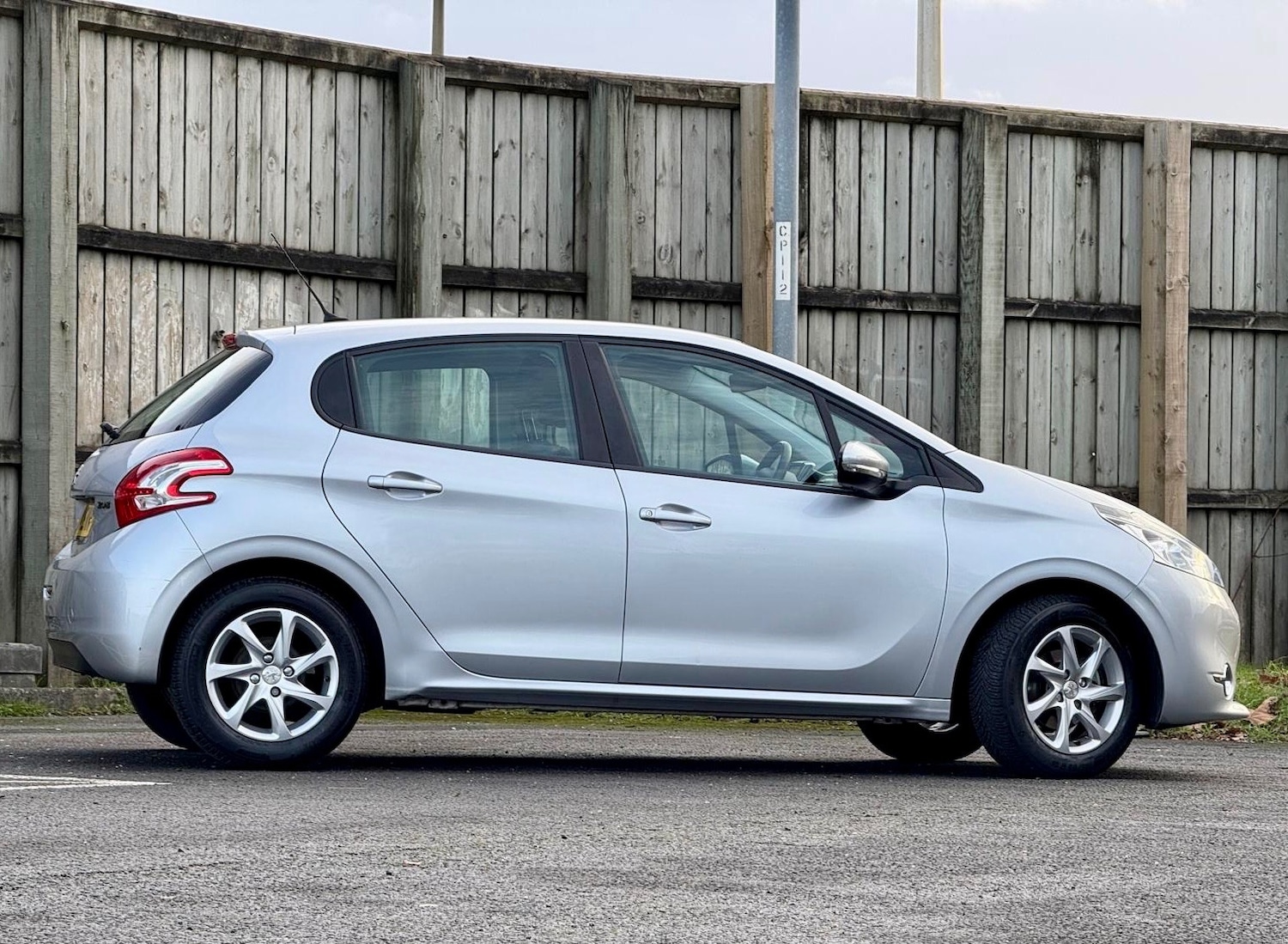 Used Peugeot 208 2014 for sale - 77163988: Photo 2