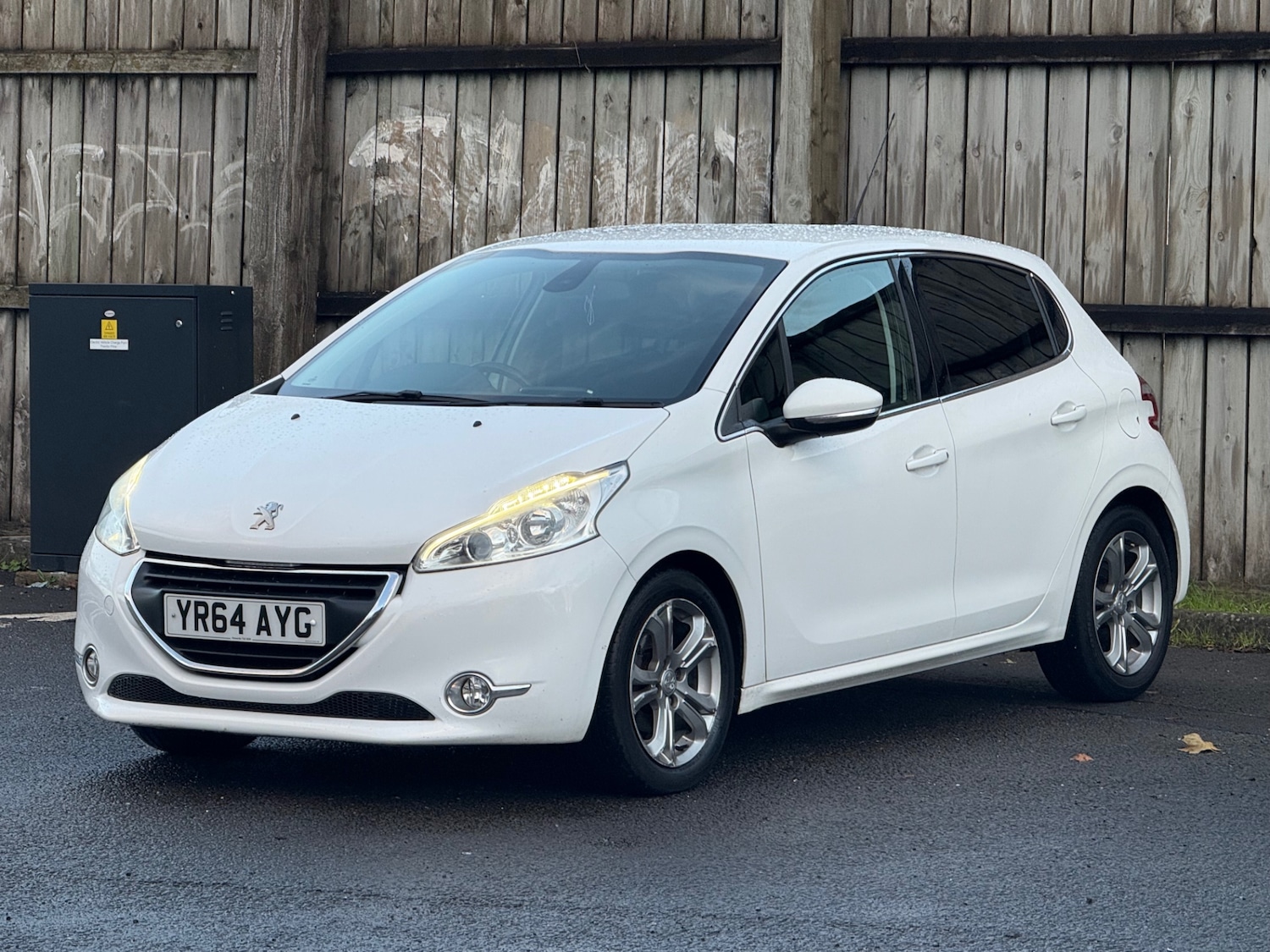 Used Peugeot 208 2014 for sale - 76430633: Photo 10