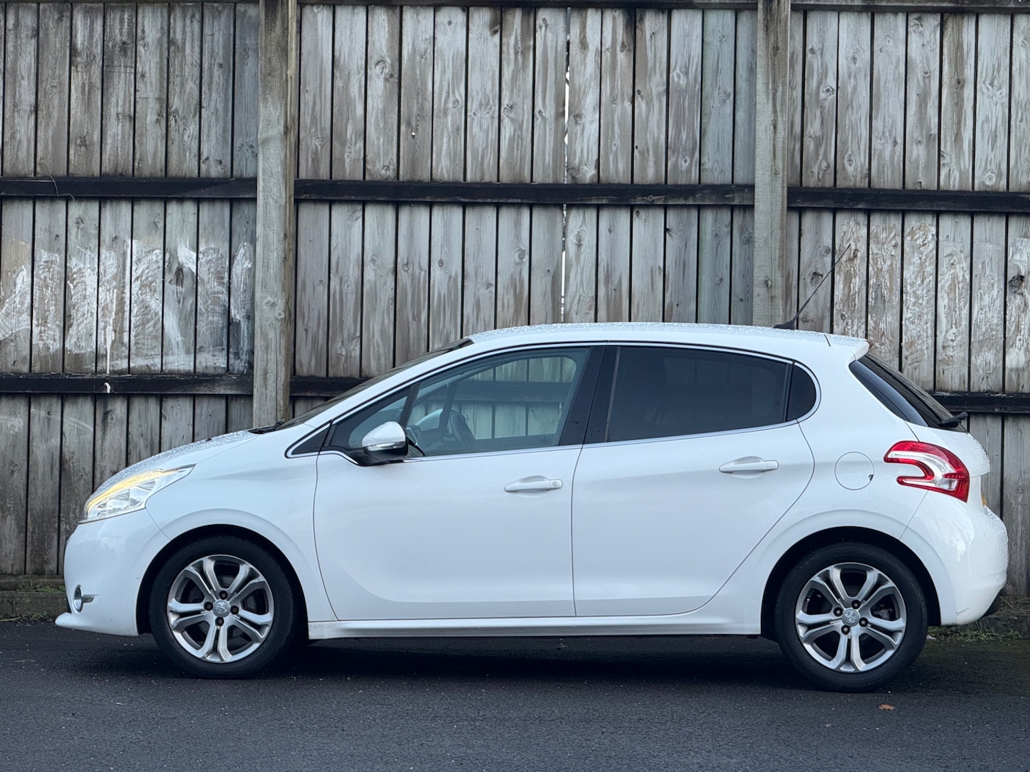 Used Peugeot 208 2014 for sale - 76430633: Photo 11