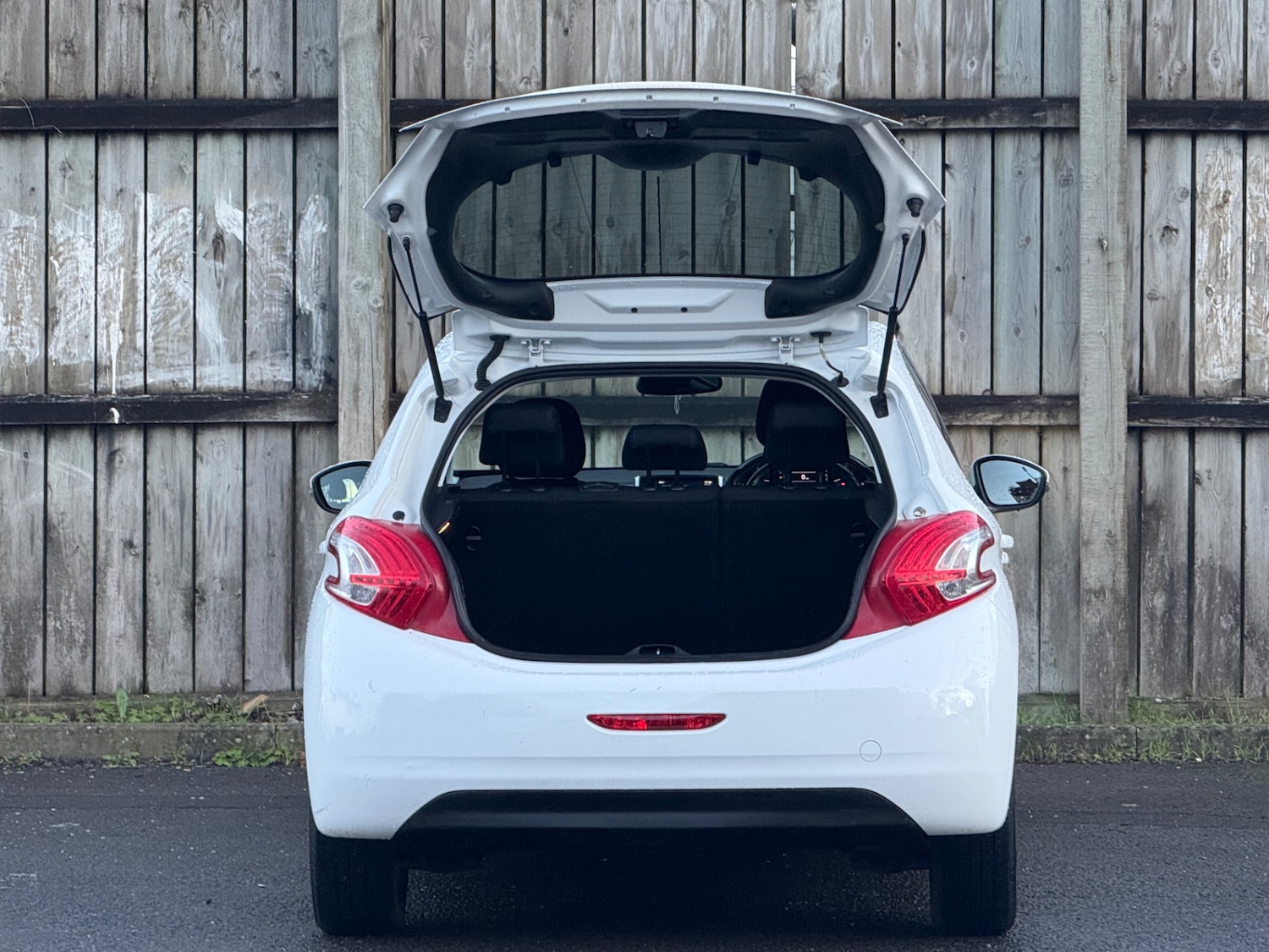 Used Peugeot 208 2014 for sale - 76430633: Photo 19