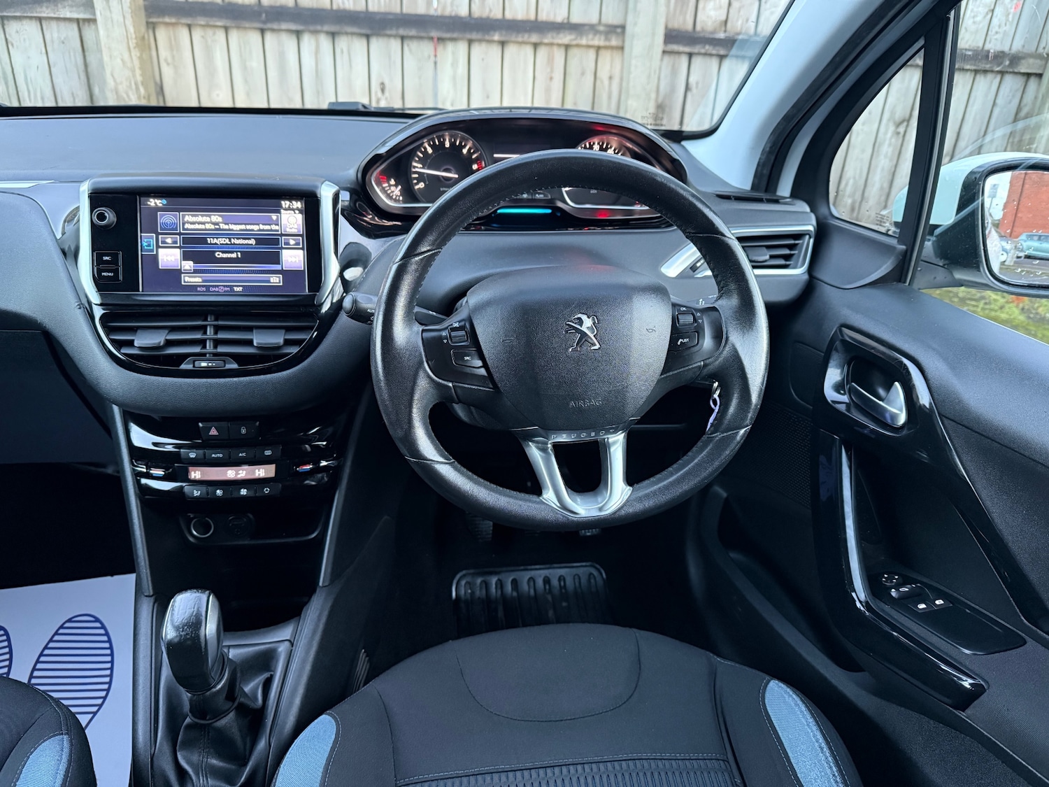 Used Peugeot 208 2014 for sale - 76430633: Photo 24