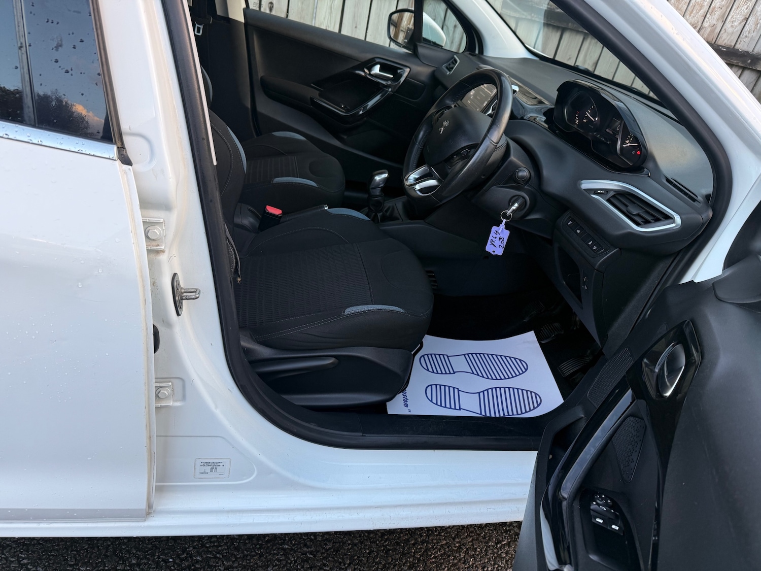 Used Peugeot 208 2014 for sale - 76430633: Photo 26