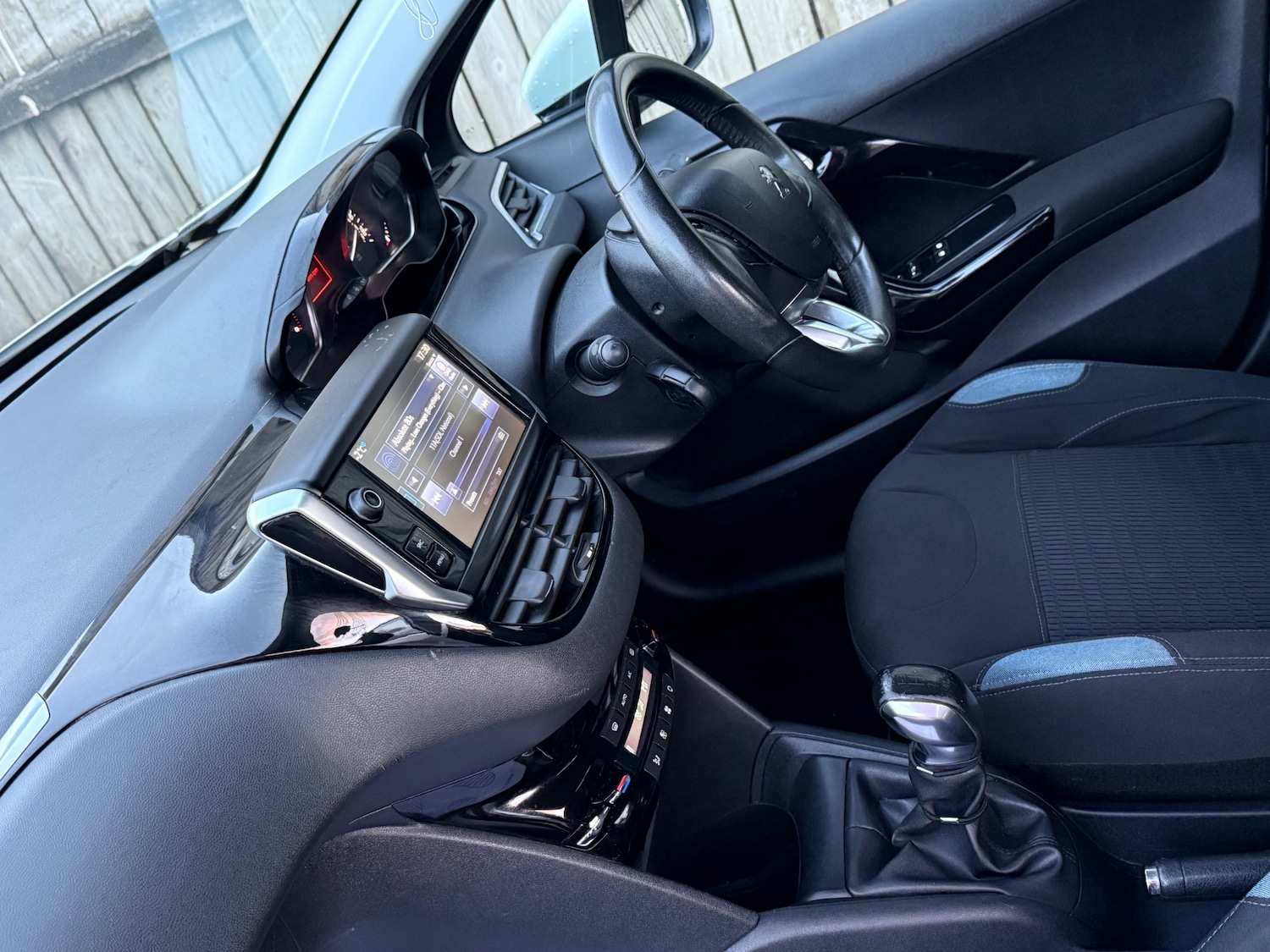 Used Peugeot 208 2014 for sale - 76430633: Photo 32