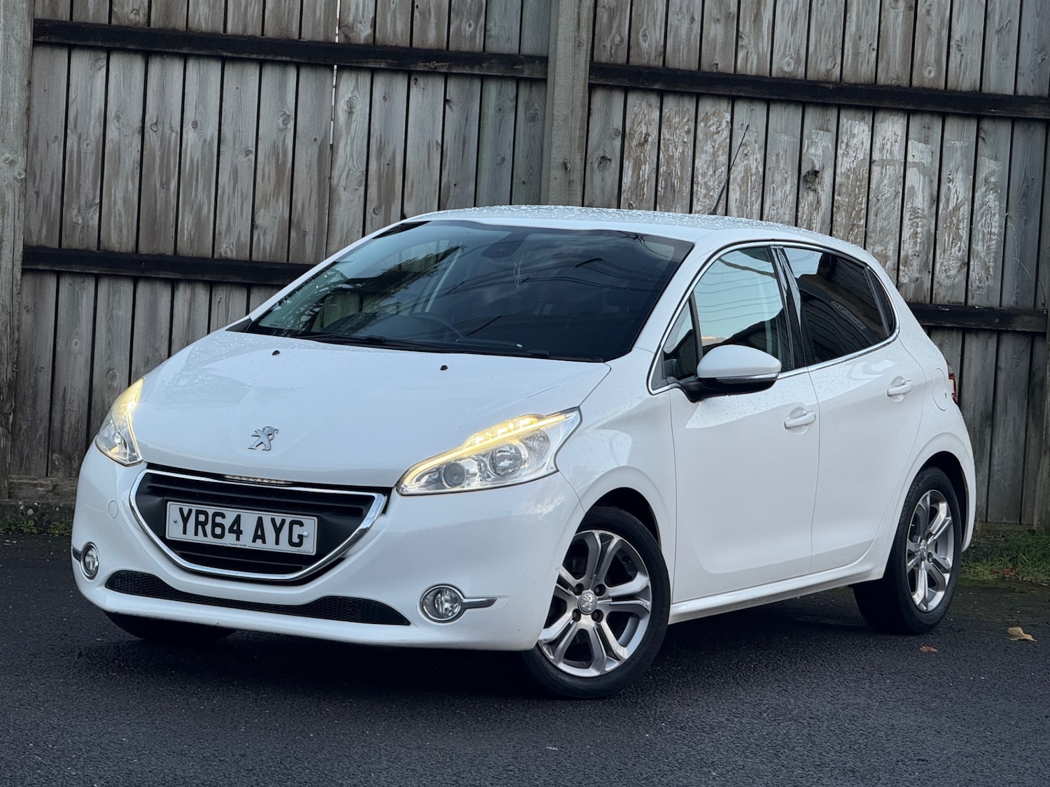 Used Peugeot 208 2014 for sale - 76430633: Photo 4