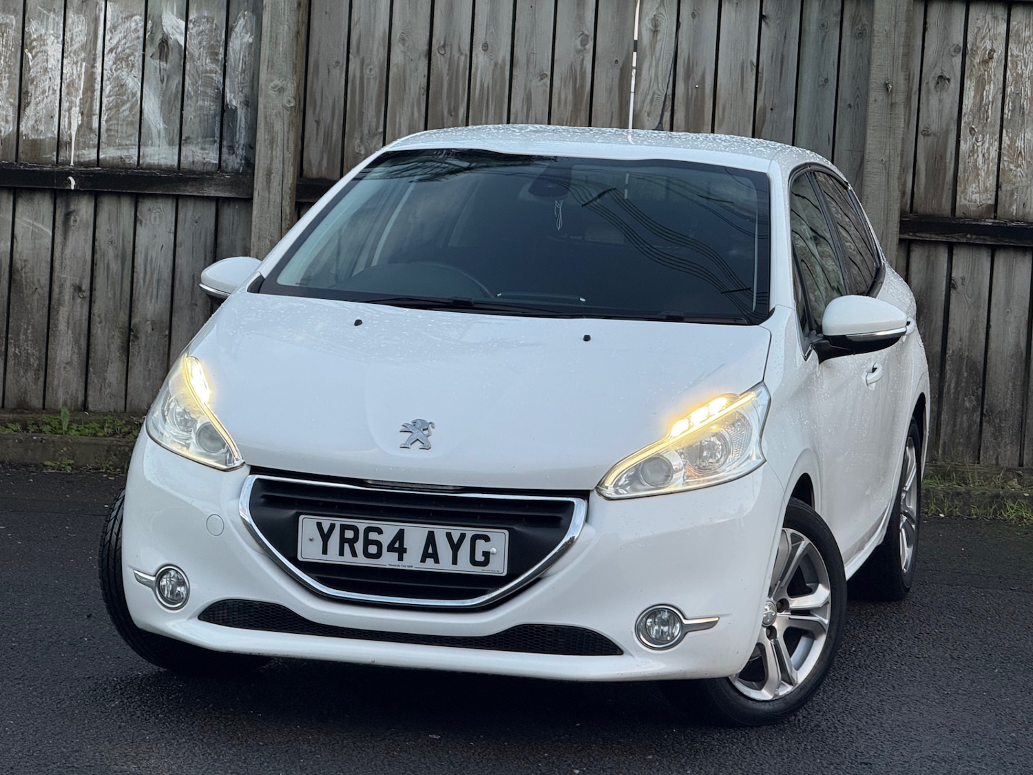 Used Peugeot 208 2014 for sale - 76430633: Photo 6