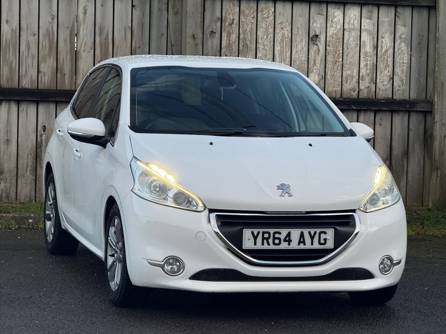 Used Peugeot 208 2014 for sale - 76430633: Photo 8