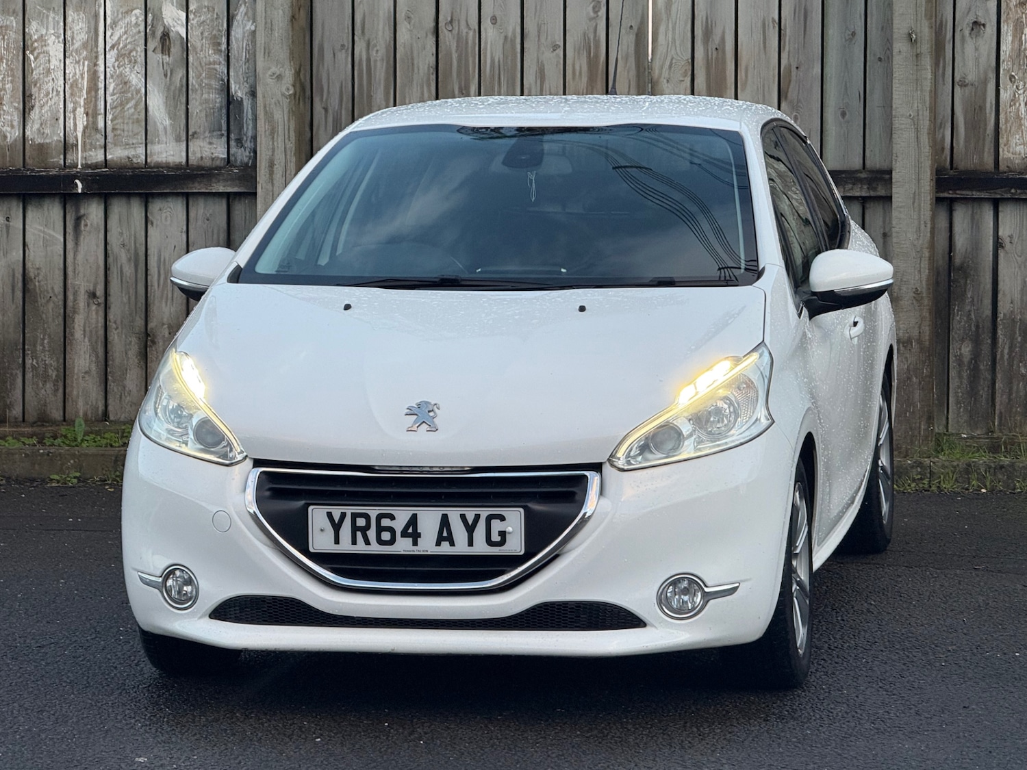 Used Peugeot 208 2014 for sale - 76430633: Photo 9