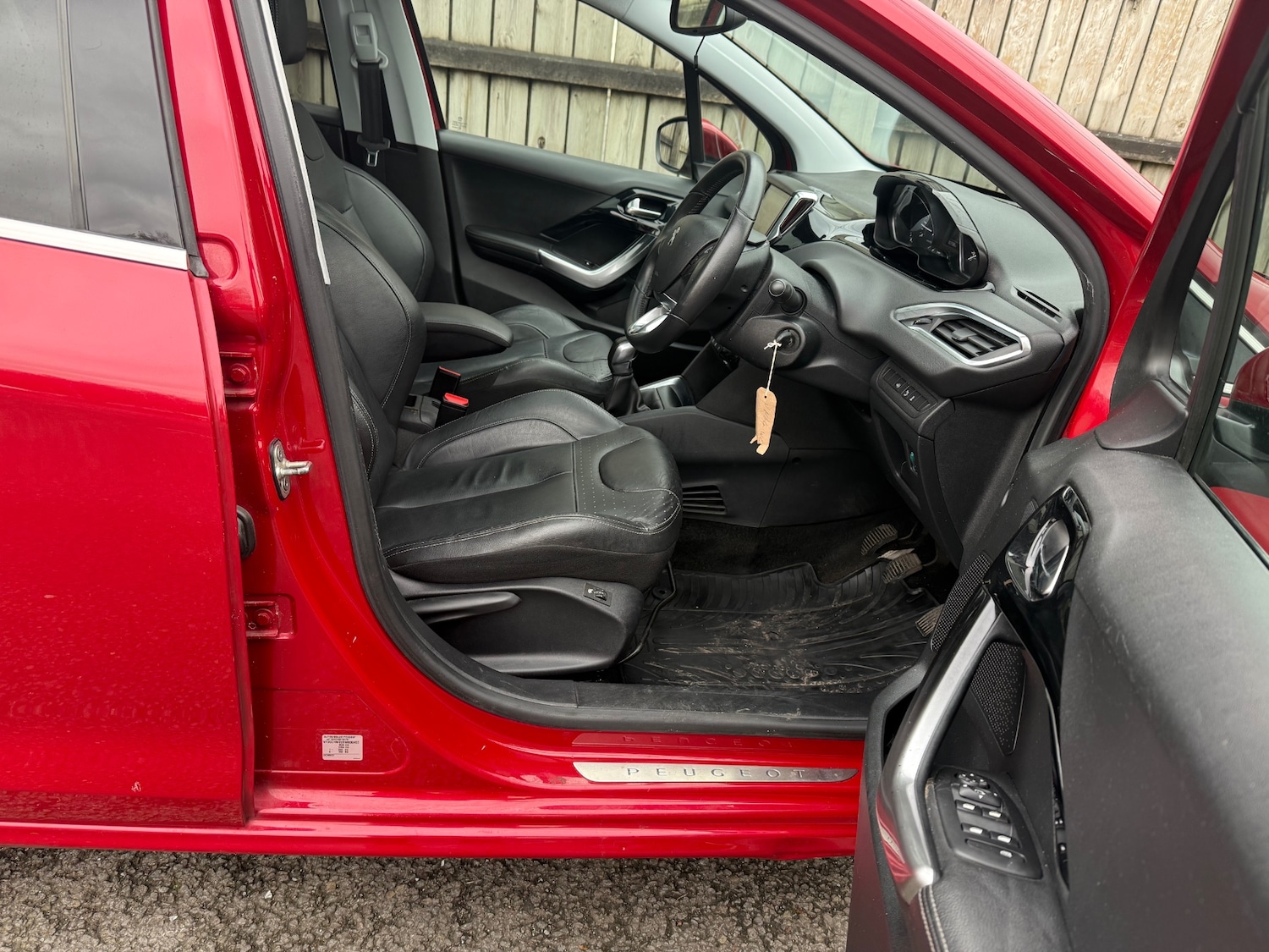 Used Peugeot 208 2014 for sale - 76504753: Photo 16