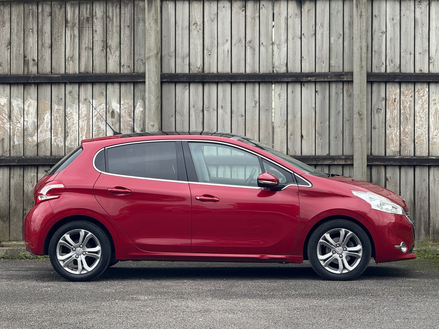 Used Peugeot 208 2014 for sale - 76504753: Photo 3