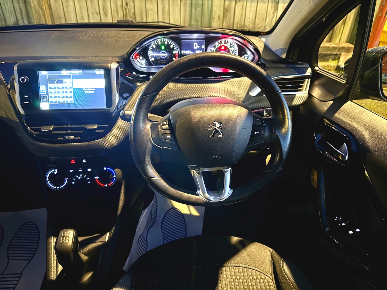 Used Peugeot 208 2015 for sale - 76963786: Photo 21