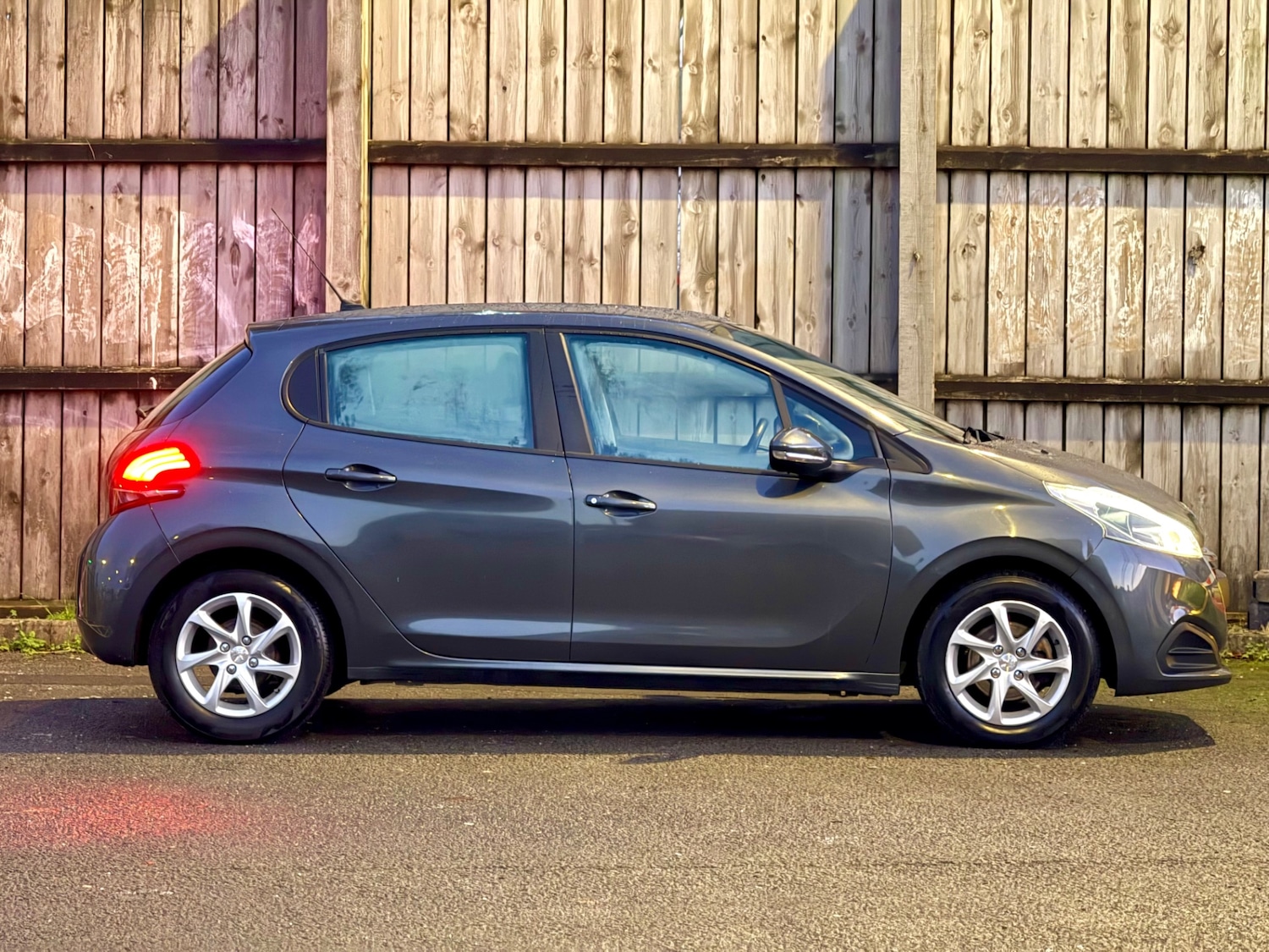 Used Peugeot 208 2015 for sale - 76963786: Photo 3