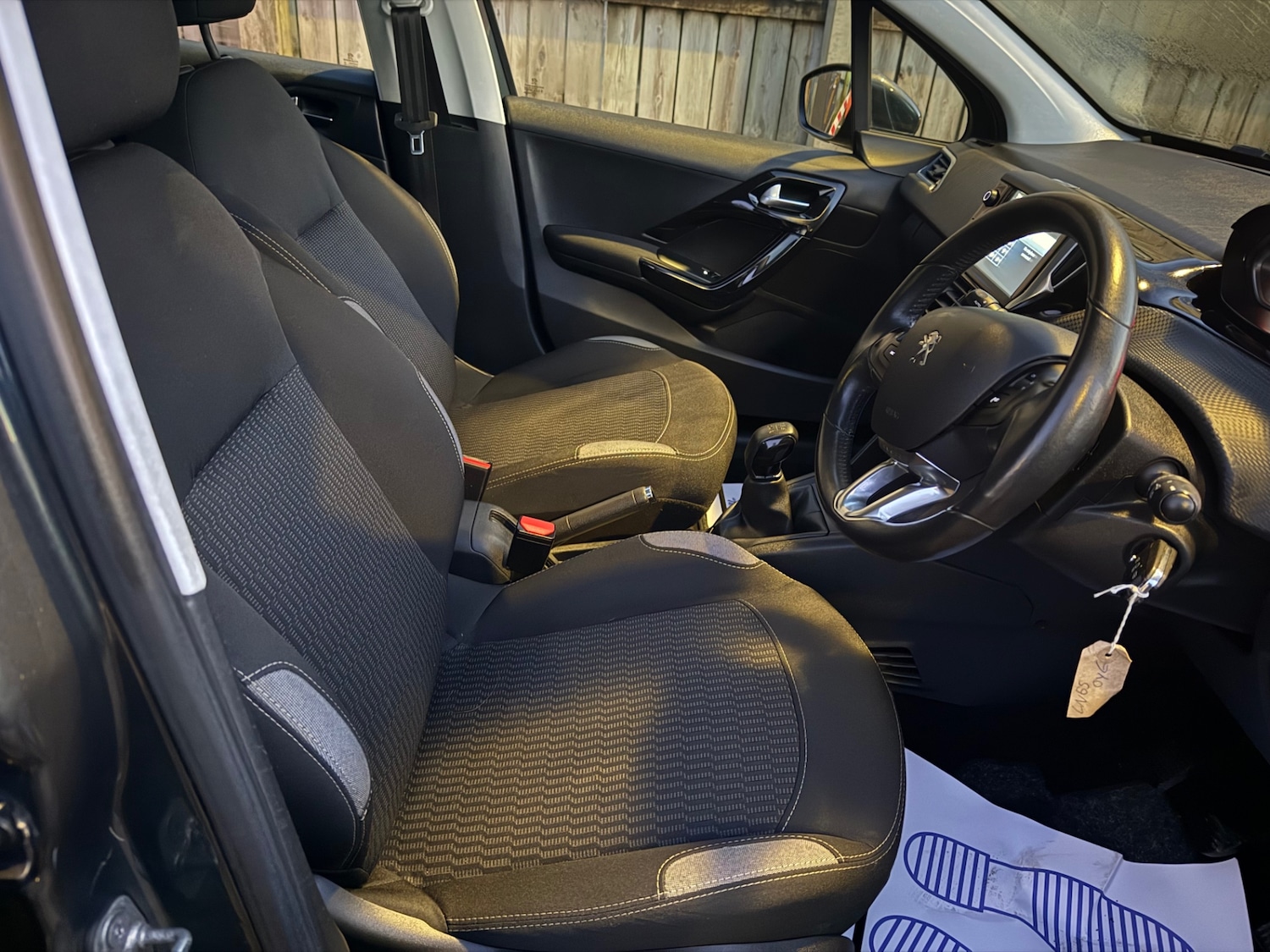 Used Peugeot 208 2015 for sale - 76963786: Photo 30