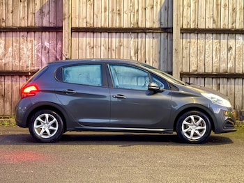 Used Peugeot 208 2015 for sale - 76963786: Photo