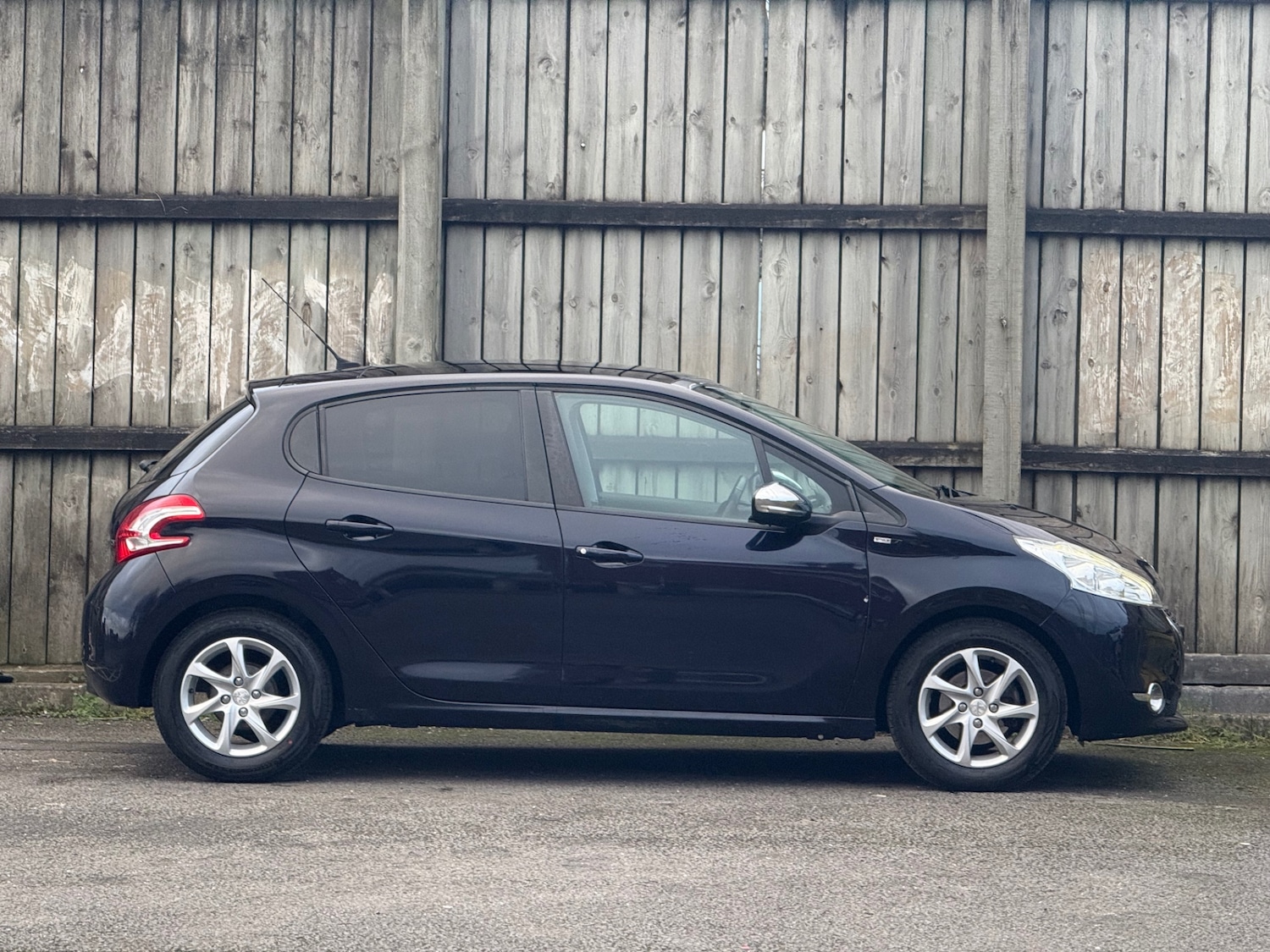 Used Peugeot 208 2014 for sale - 77367284: Photo 2