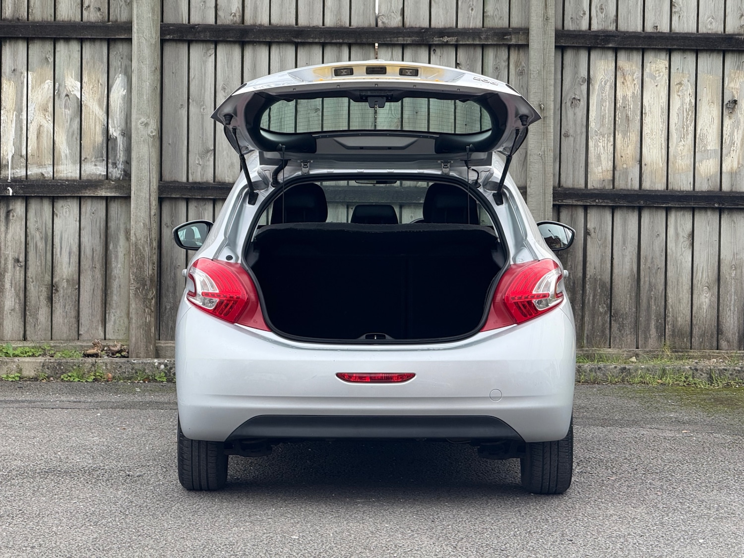 Used Peugeot 208 2013 for sale - 76412565: Photo 15