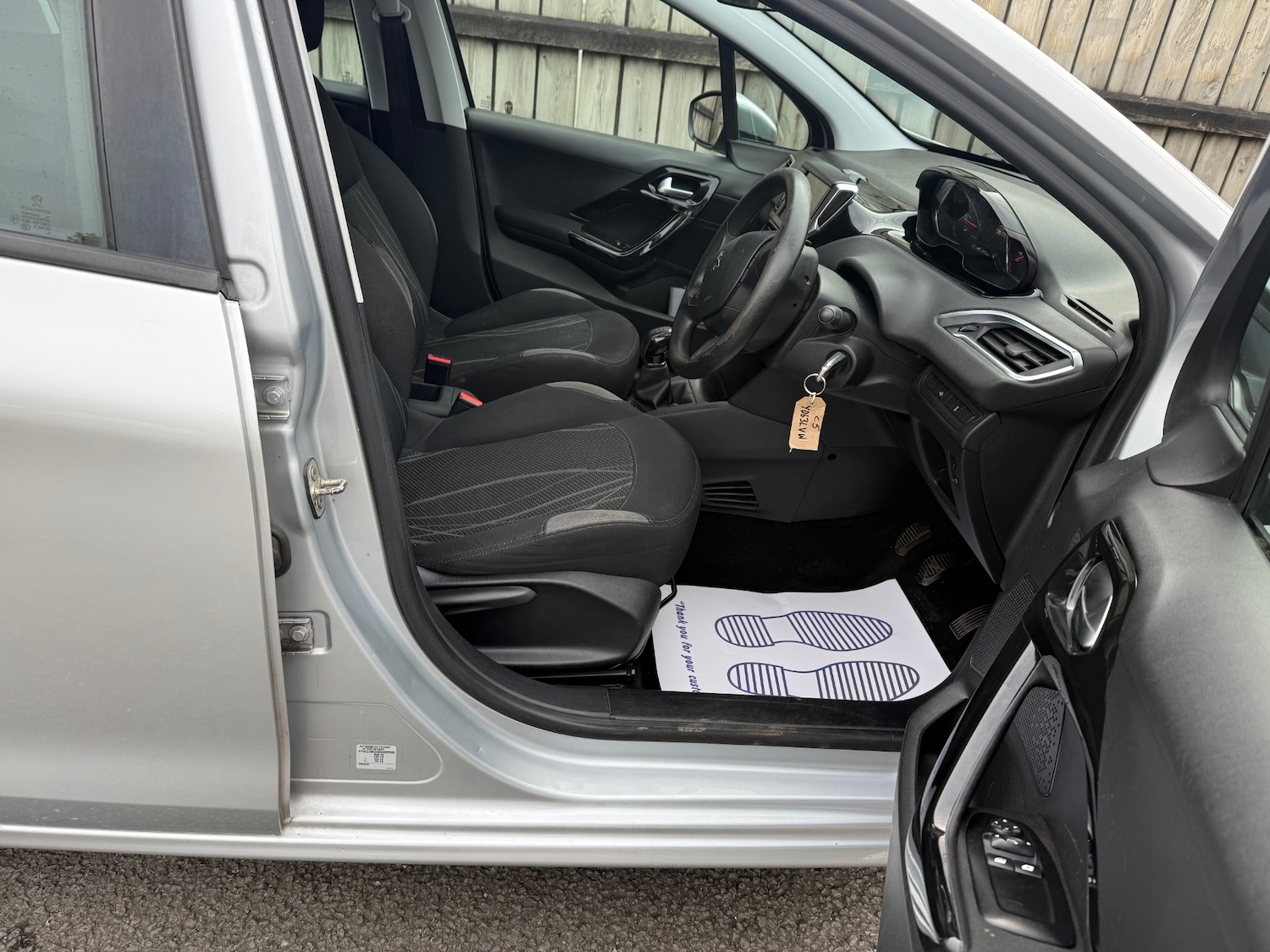 Used Peugeot 208 2013 for sale - 76412565: Photo 16