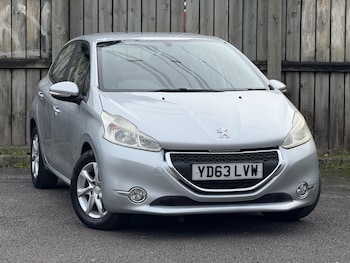 Peugeot - 208
