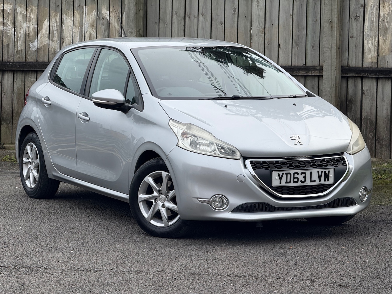 Used Peugeot 208 2013 for sale - 76412565: Photo 2