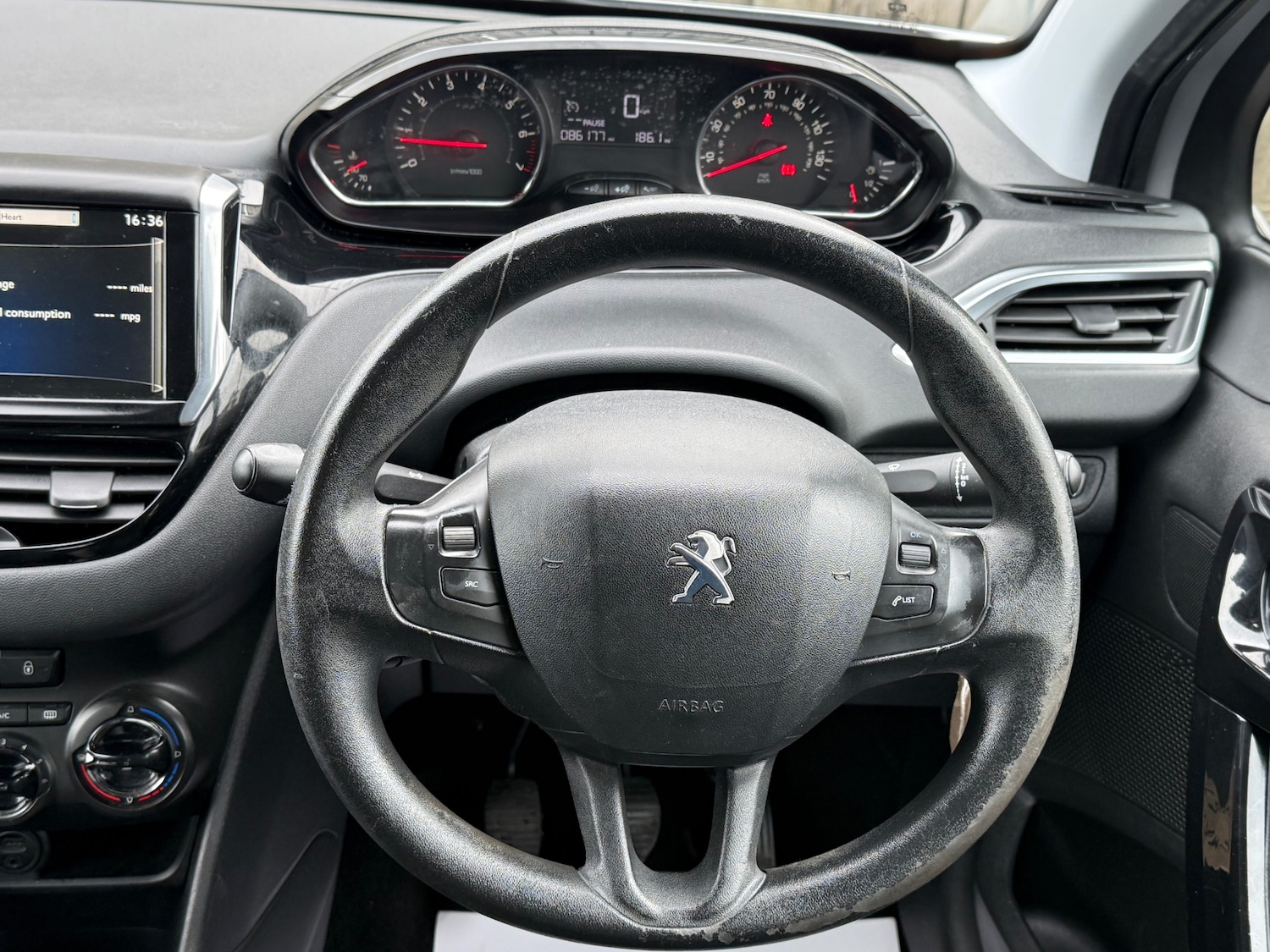 Used Peugeot 208 2013 for sale - 76412565: Photo 29