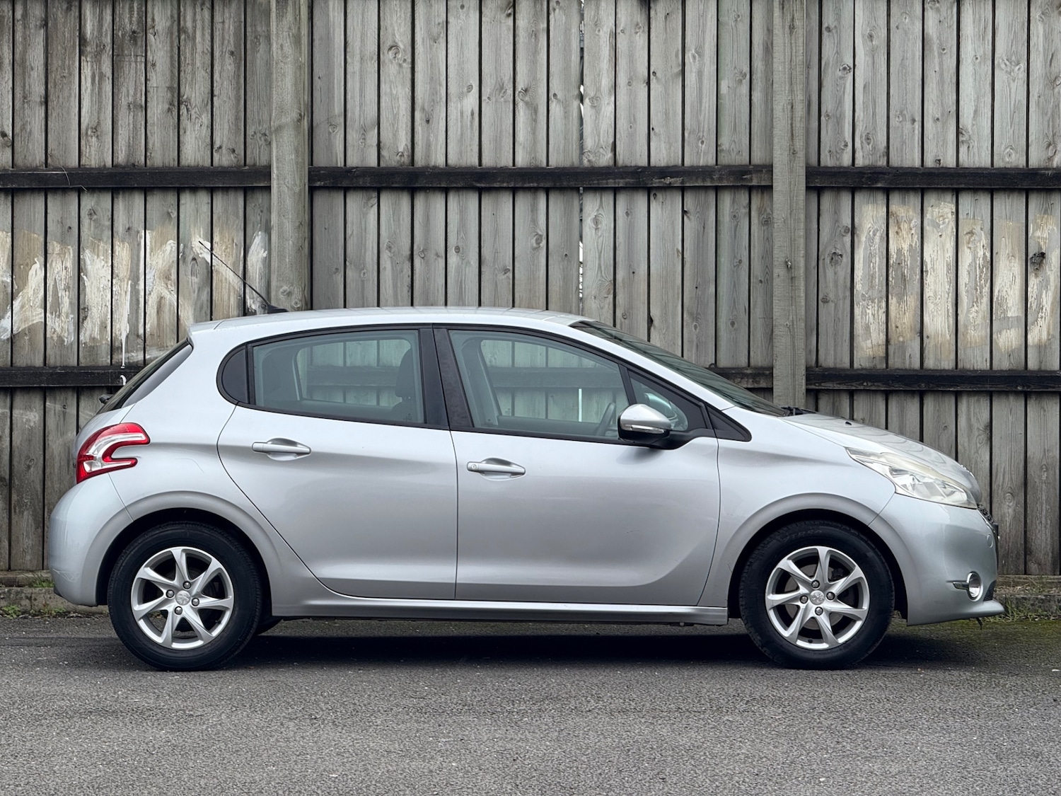 Used Peugeot 208 2013 for sale - 76412565: Photo 8