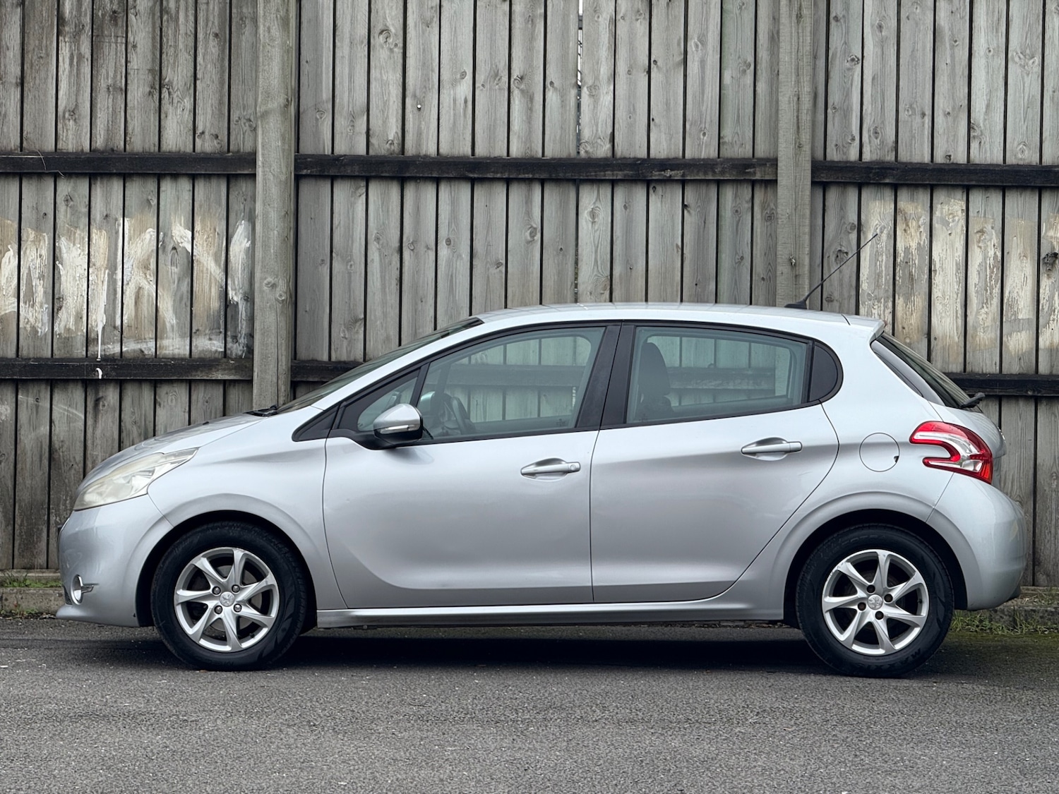 Used Peugeot 208 2013 for sale - 76412565: Photo 9