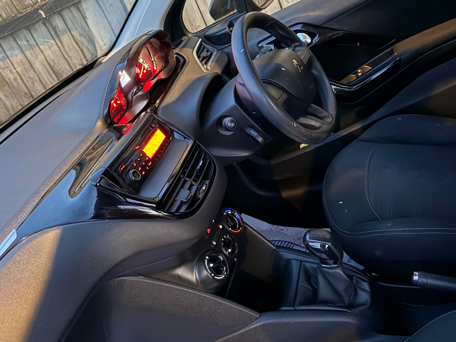 Used Peugeot 208 2015 for sale - 76430629: Photo 19