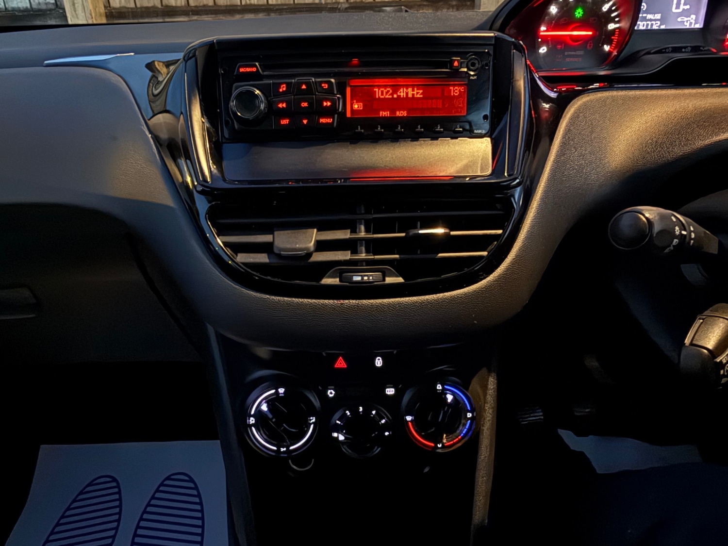 Used Peugeot 208 2015 for sale - 76430629: Photo 24