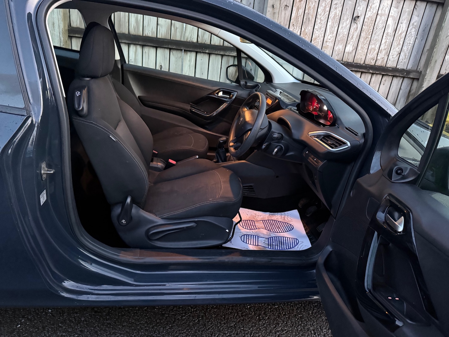 Used Peugeot 208 2015 for sale - 76430629: Photo 25