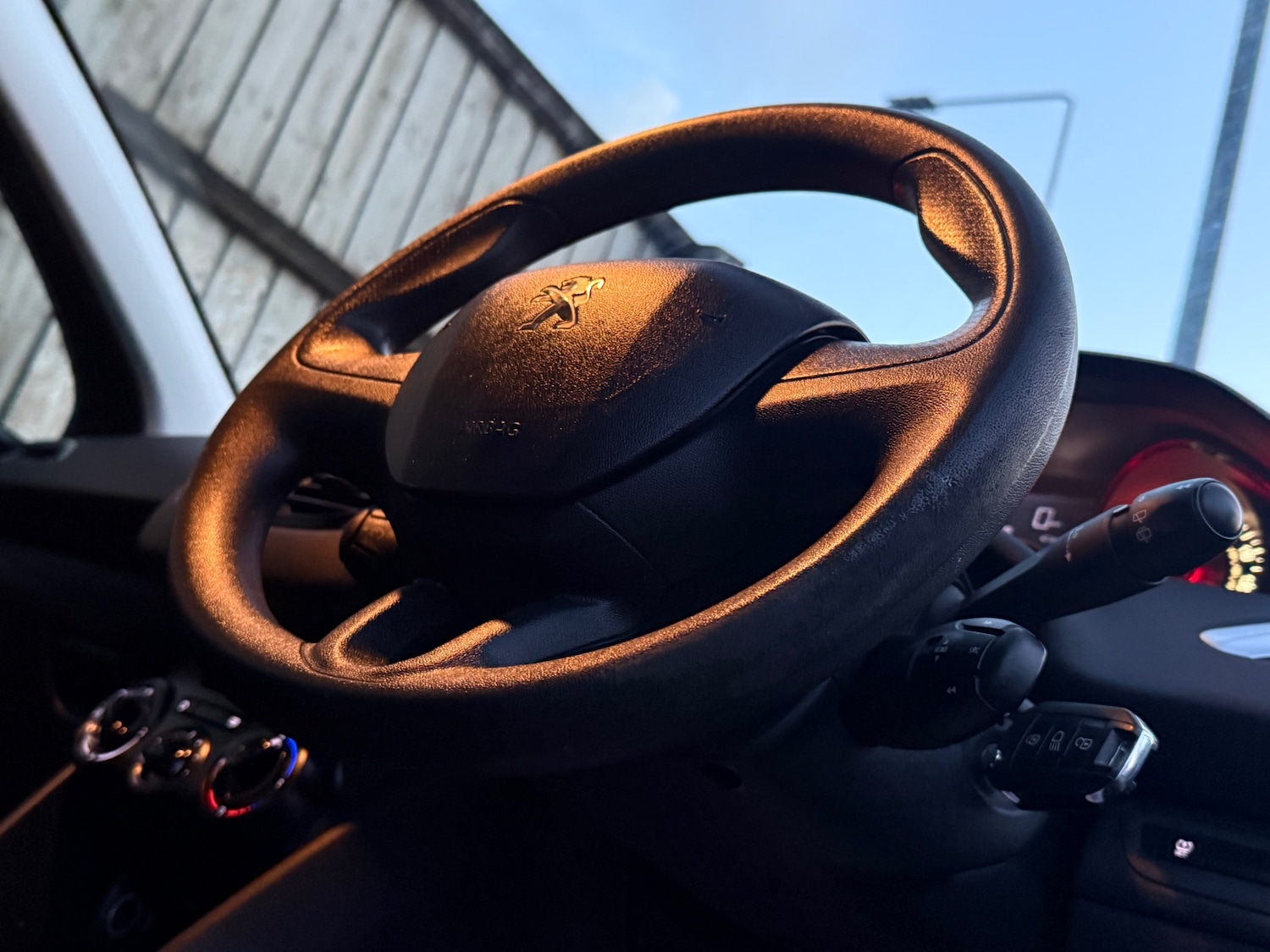 Used Peugeot 208 2015 for sale - 76430629: Photo 28