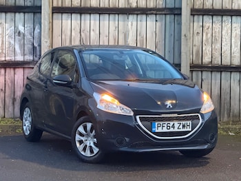 Used Peugeot 208 2015 for sale - 76430629: Photo
