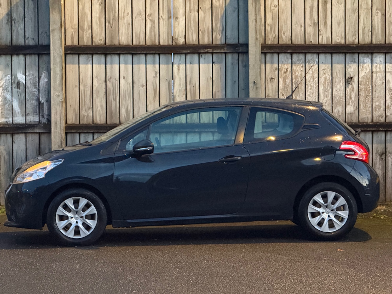 Used Peugeot 208 2015 for sale - 76430629: Photo 8