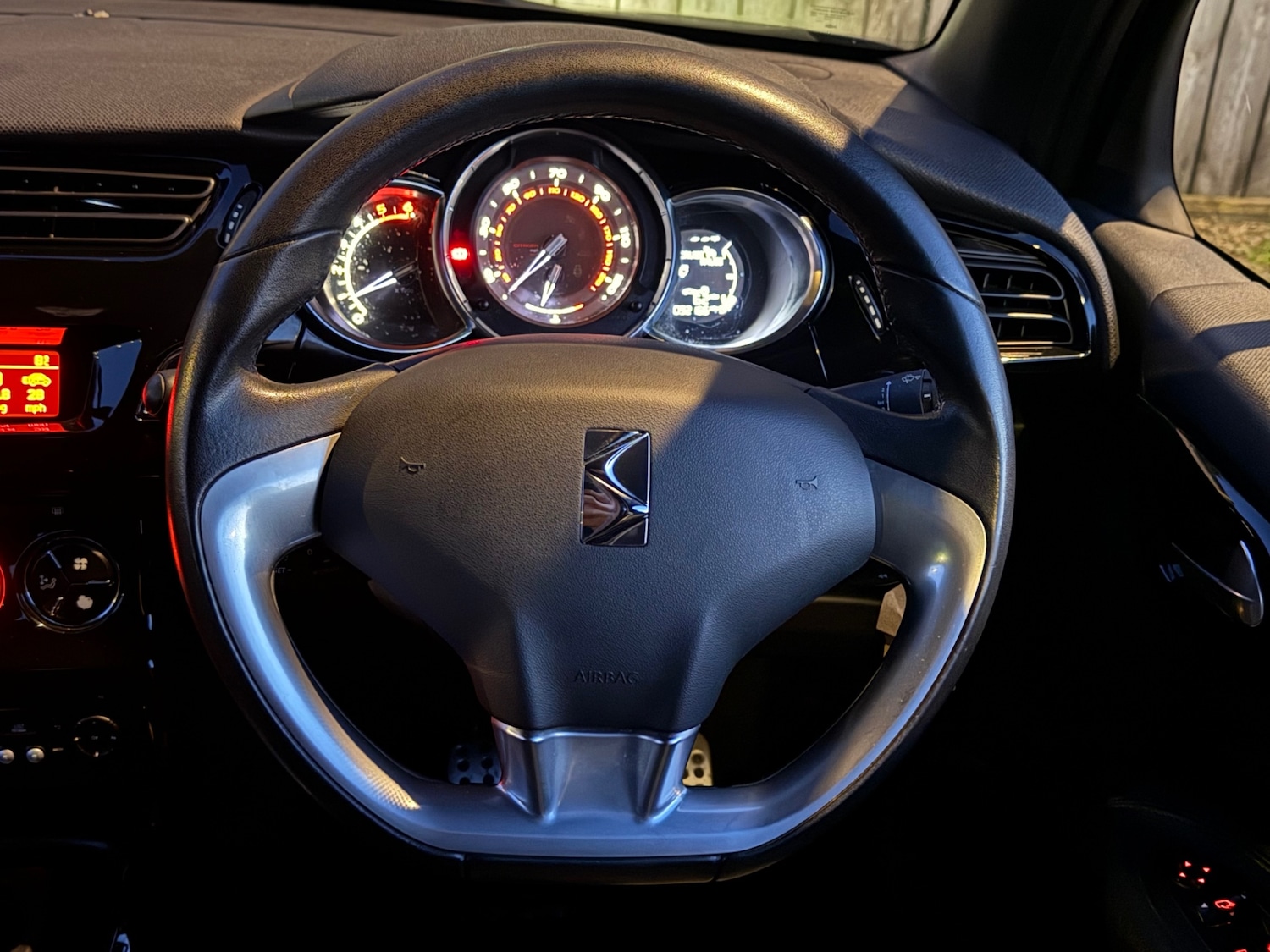 Used Citroen DS3 2015 for sale - 76927096: Photo 22