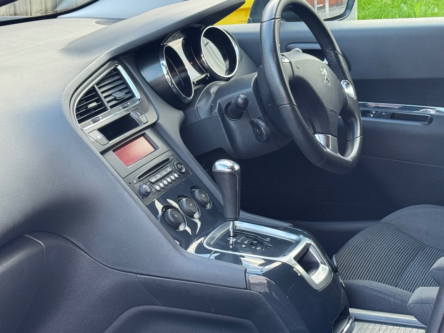 Used Peugeot 5008 2015 for sale - 76352960: Photo 15