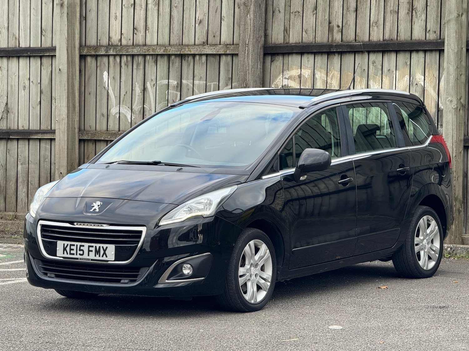 Used Peugeot 5008 2015 for sale - 76352960: Photo 3