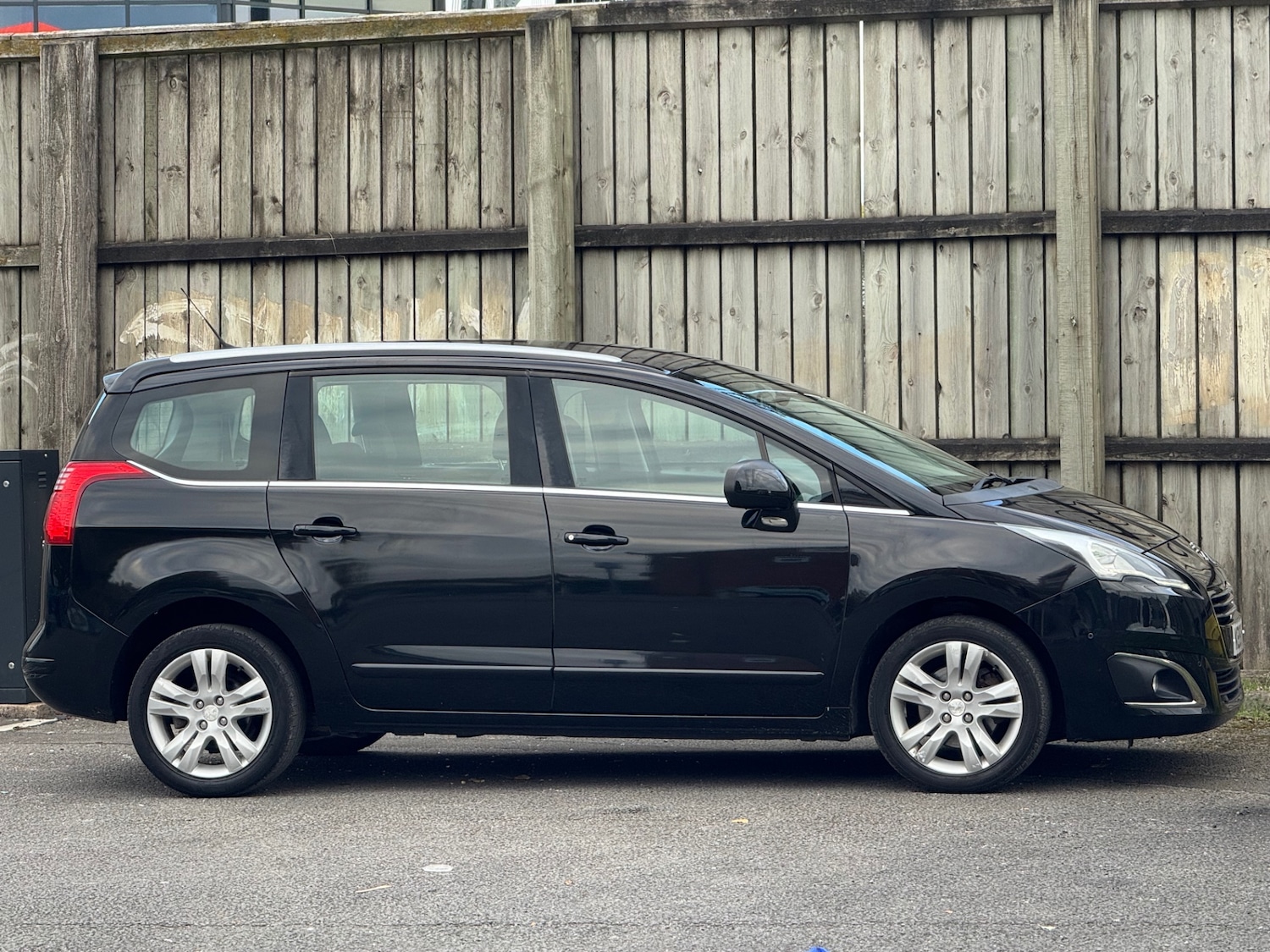 Used Peugeot 5008 2015 for sale - 76352960: Photo 6