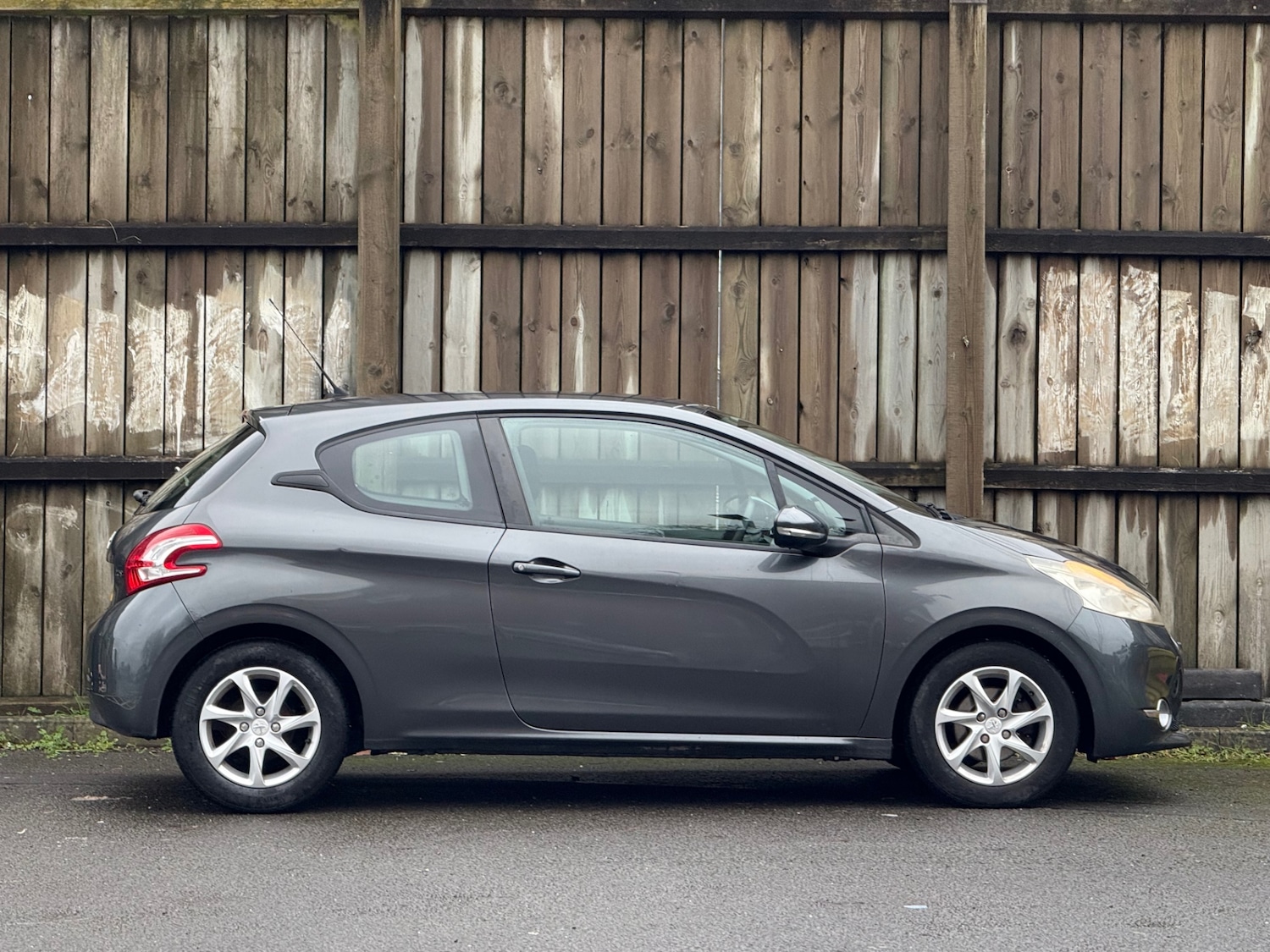 Used Peugeot 208 2012 for sale - 77273986: Photo 2
