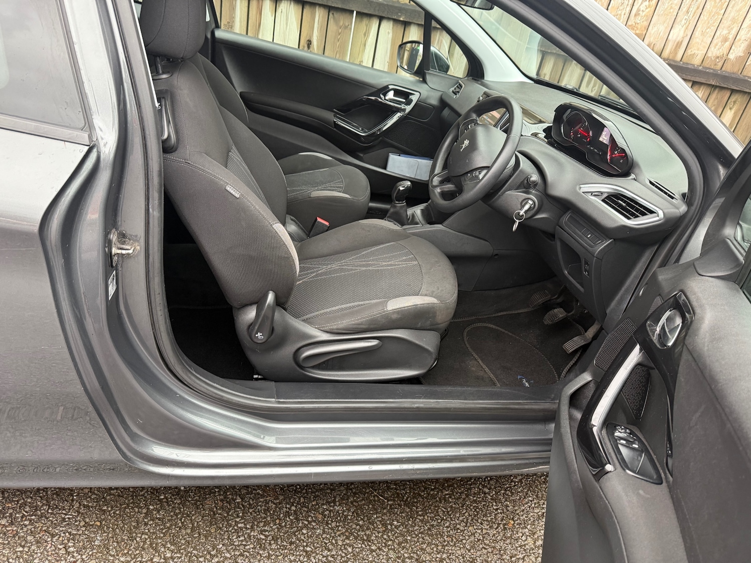 Used Peugeot 208 2012 for sale - 77273986: Photo 25