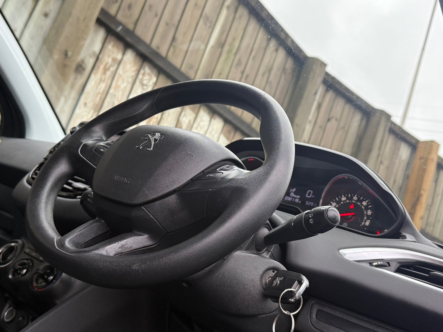 Used Peugeot 208 2012 for sale - 77273986: Photo 29