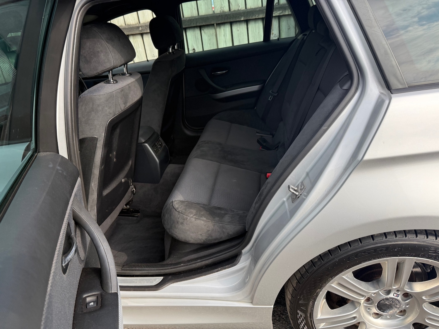 Used BMW 3 Series 2011 for sale - 76355802: Photo 37