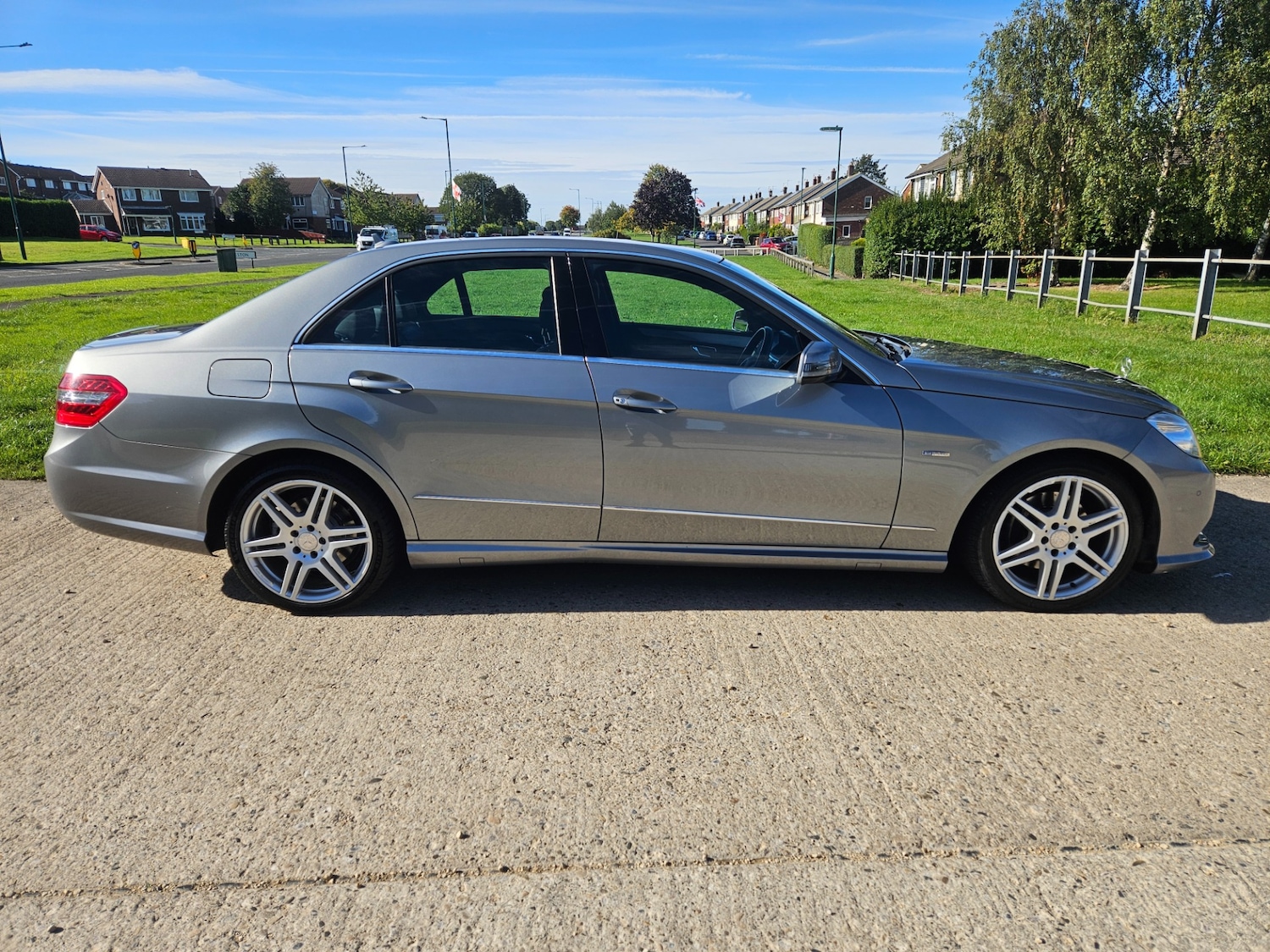 Used Mercedes-Benz E-Class 2011 for sale - 76089353: Photo 3