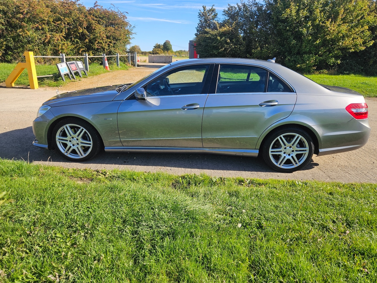 Used Mercedes-Benz E-Class 2011 for sale - 76089353: Photo 7