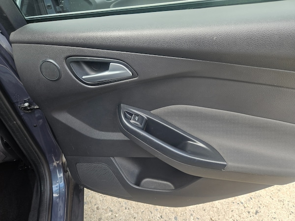 Used Ford Focus 2011 for sale - 75422058: Photo 10