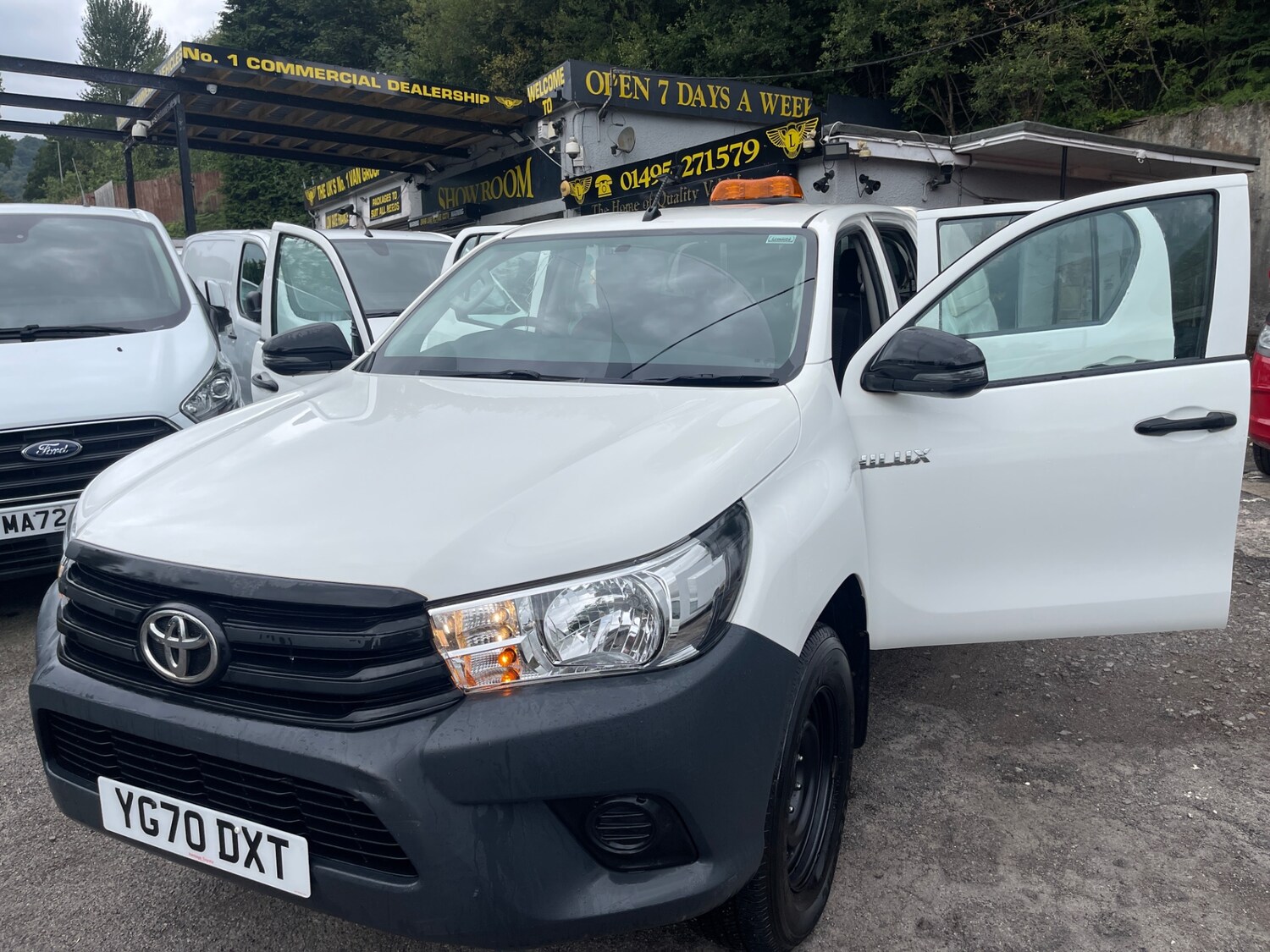 Used Toyota Hilux 2020 for sale - 75344443: Photo 9