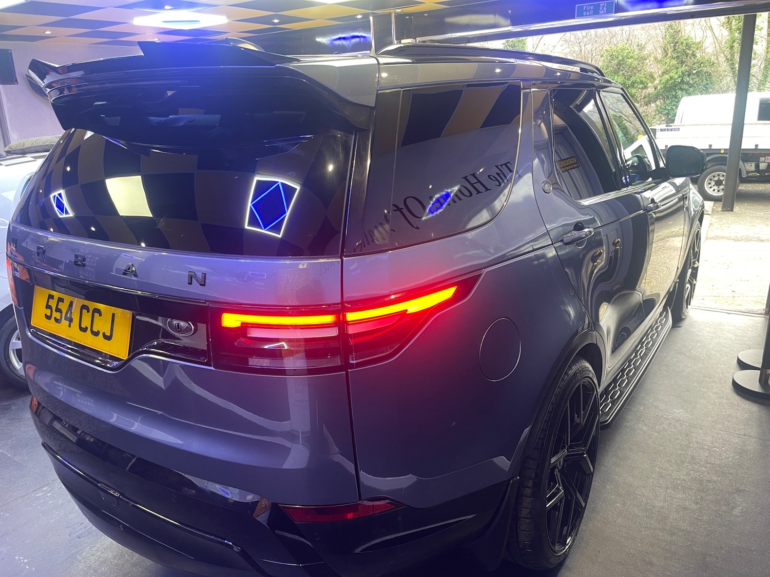 Used Land Rover Discovery 2018 for sale - 76706644: Photo 2