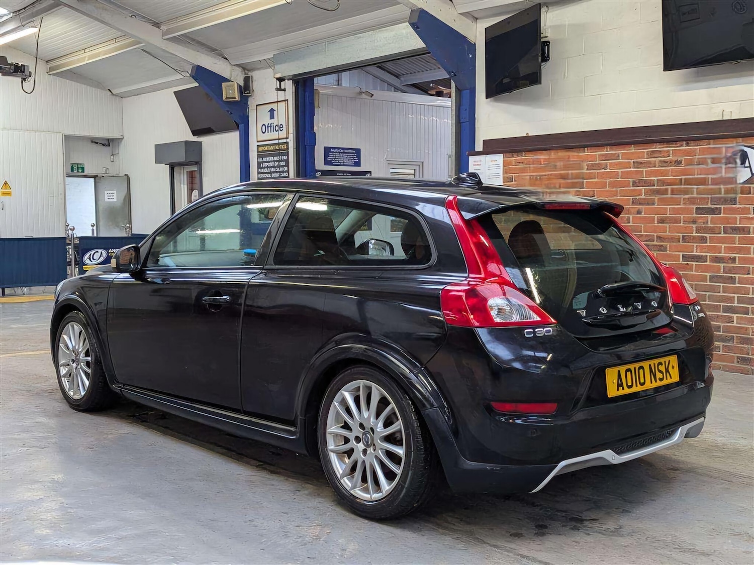 Used Volvo C30 2010 for sale - 76359860: Photo 3