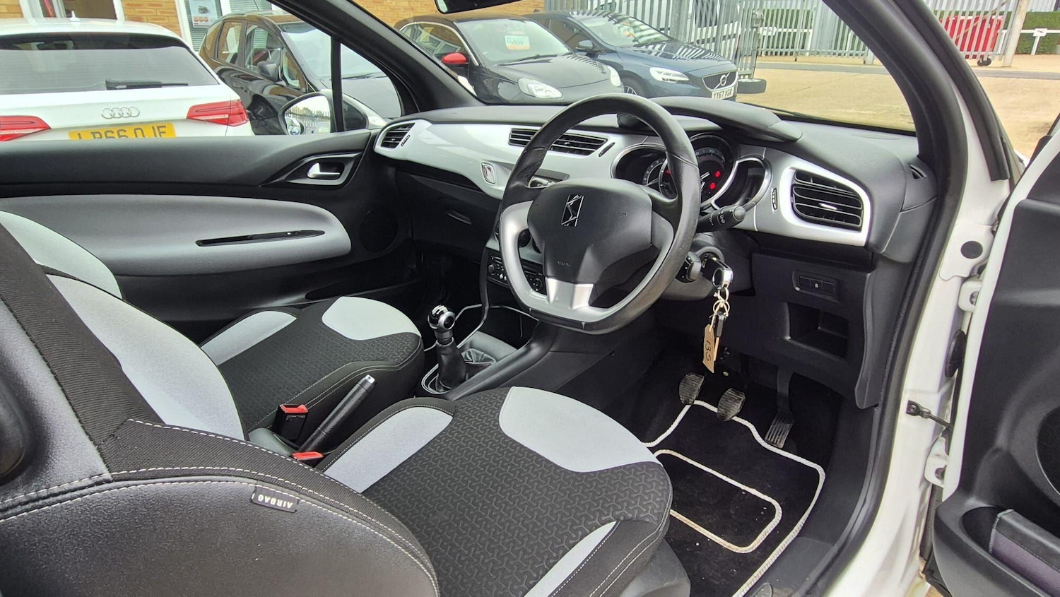 Used Citroen DS3 2013 for sale - 76283306: Photo 14