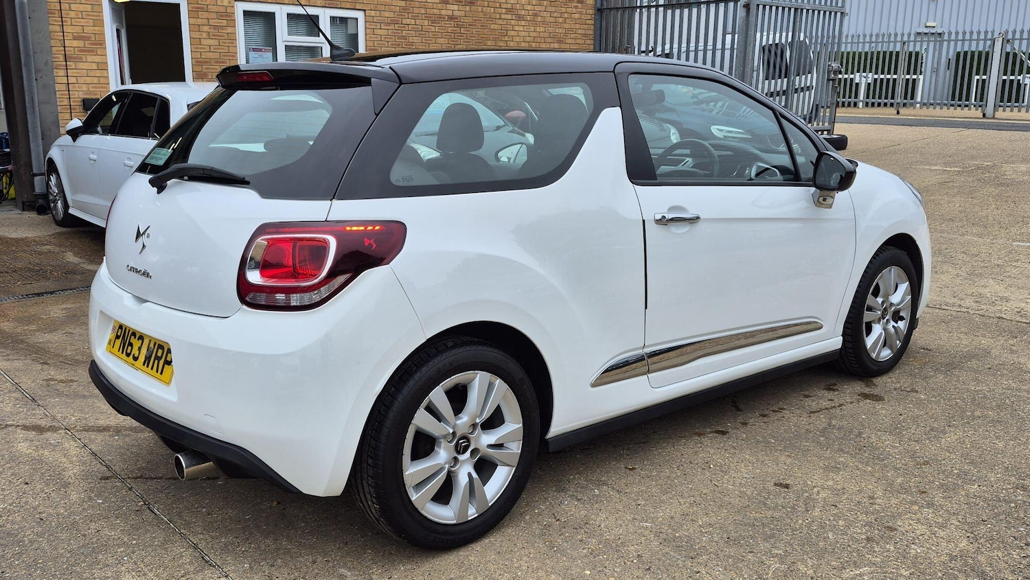 Used Citroen DS3 2013 for sale - 76283306: Photo 2